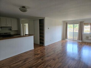 4900 Overland Ave in Los Angeles, CA - Building Photo - Building Photo