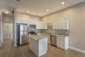 2170 Capital Cir SE in Tallahassee, FL - Building Photo - Building Photo