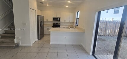 11867 SW 247th Ter in Princeton, FL - Foto de edificio - Building Photo
