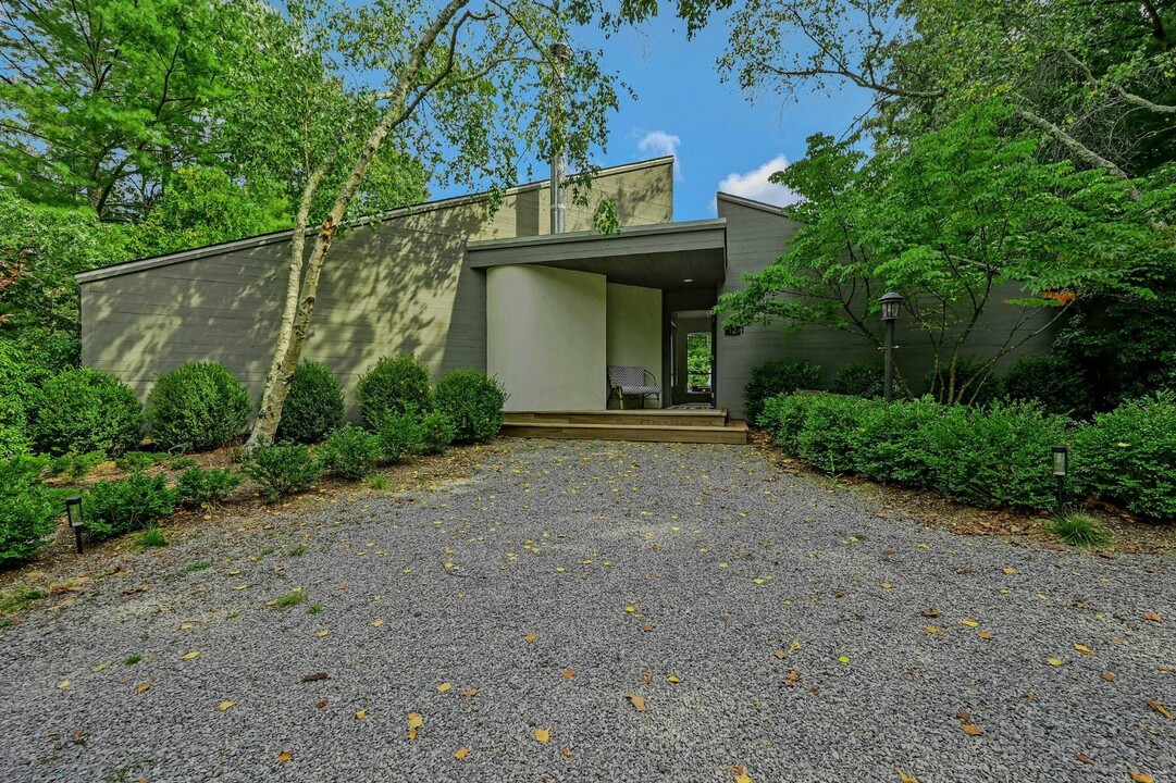 12 Rose Hill Rd in East Hampton, NY - Building Photo
