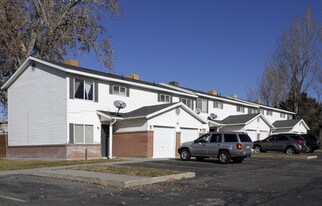 Hidden Oaks V in West Jordan, UT - Building Photo