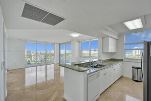 19501 W Country Club Dr in Aventura, FL - Building Photo