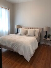 194 Marion St, Unit 1 in Boston, MA - Foto de edificio - Building Photo