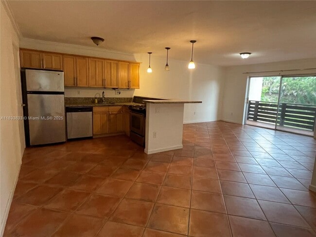 7487 SW 82nd St in Miami, FL - Building Photo - Building Photo