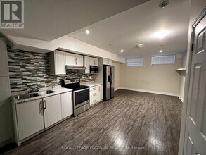 5640 Fifth Line in Milton, ON - Building Photo - Building Photo