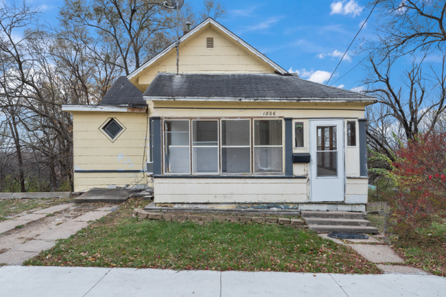 property at 1806 E Main St