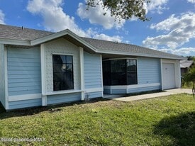 324 Emerson Dr NW in Palm Bay, FL - Building Photo