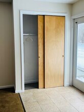 105 Huntingtown Rd, Unit APT 2 in Newtown, CT - Building Photo - Building Photo