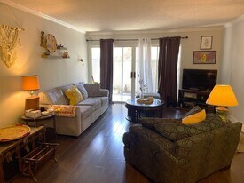 20134 Leadwell St in Los Angeles, CA - Building Photo