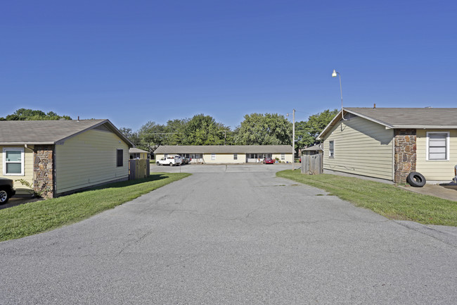 2331 W Deane St in Fayetteville, AR - Foto de edificio - Building Photo