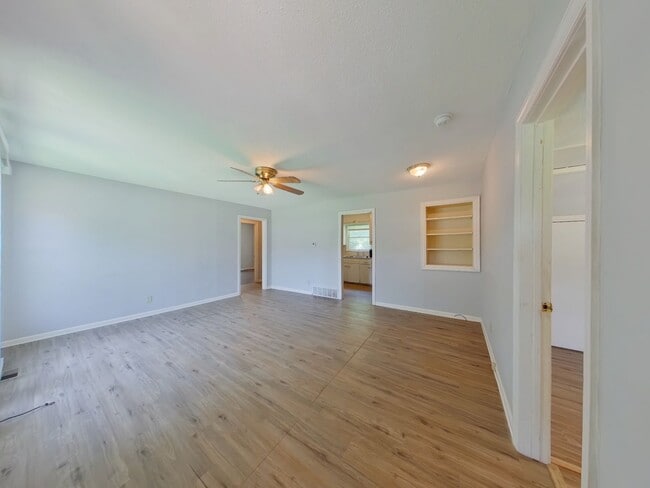 1557 N Broadview Ave in Wichita, KS - Building Photo - Building Photo