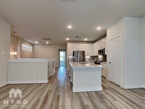 8851 Oakland Rd in San Antonio, TX - Foto de edificio - Building Photo