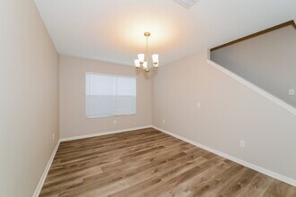 1131 Seminole Sky Dr in Ruskin, FL - Foto de edificio - Building Photo