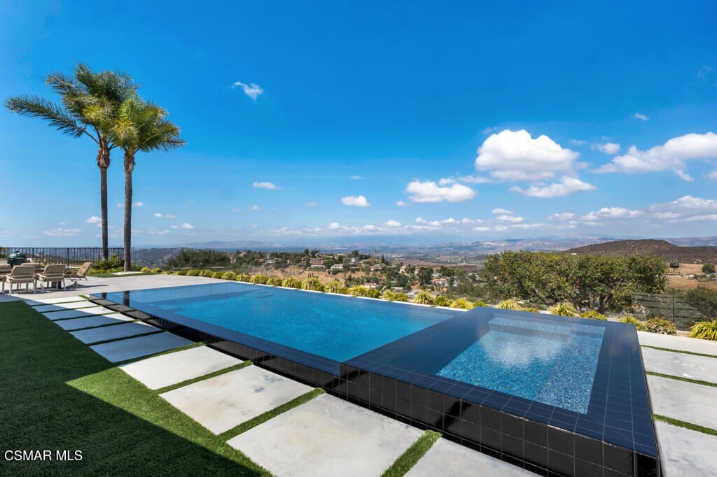 4066 Calle Del Sol in Thousand Oaks, CA - Building Photo