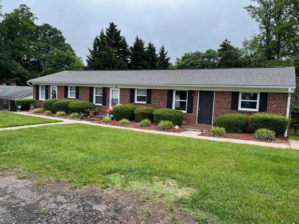 440 Rosewood Ave in Martinsville, VA - Building Photo