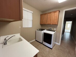 15005 Via Messina Dr in Bakersfield, CA - Building Photo - Building Photo