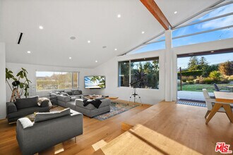 30479 Morning View Dr in Malibu, CA - Building Photo - Building Photo