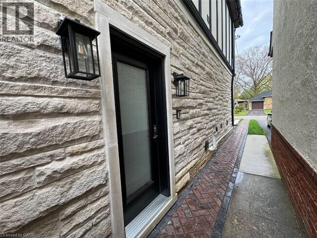 175 Brentwood Rd N in Toronto, ON - Building Photo - Building Photo