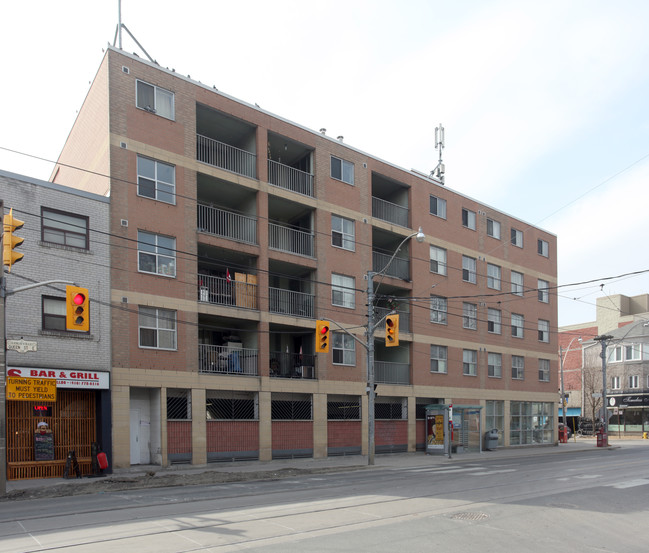 1167 Queen St E in Toronto, ON - Building Photo - Building Photo