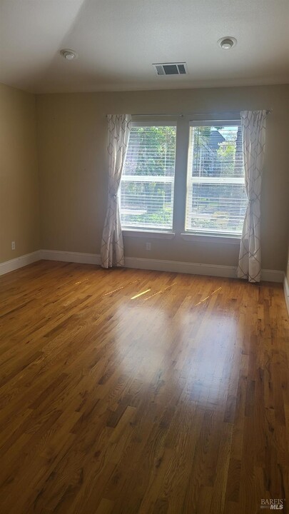 306 Buck Ave in Vacaville, CA - Building Photo