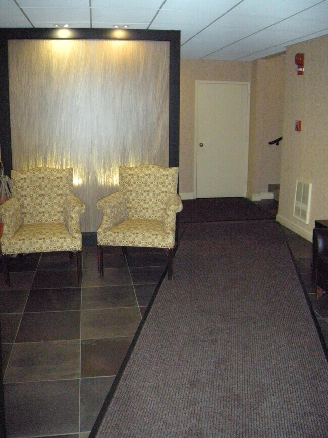 125 Pleasant St, Unit #125 in Brookline, MA - Building Photo - Building Photo