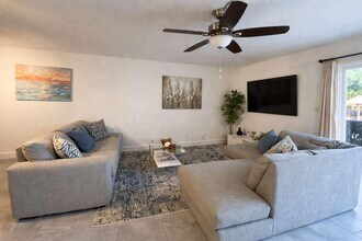 6843 NW 29th Ave in Fort Lauderdale, FL - Building Photo - Building Photo