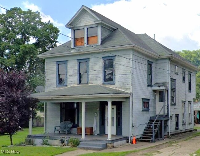 property at 471 S 4th St