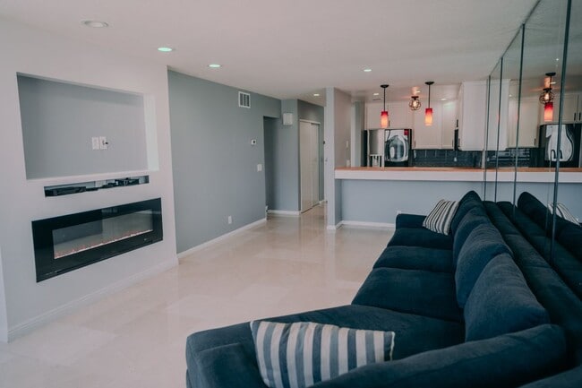 1140 E Ocean, 325 in Long Beach, CA - Building Photo - Building Photo