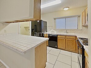 734 Cypresscliff Dr in San Antonio, TX - Foto de edificio - Building Photo