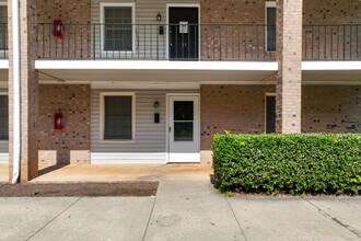 Delmonte Court Apartments in Winston-Salem, NC - Foto de edificio - Building Photo