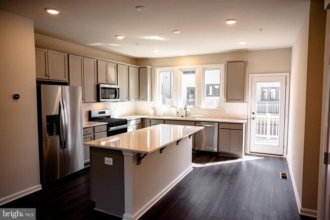 238 Mainstream Dr in Laurel, MD - Building Photo - Building Photo
