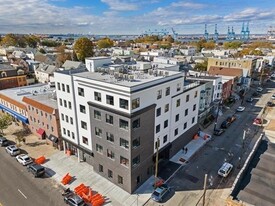 425 Avenue C in Bayonne, NJ - Building Photo