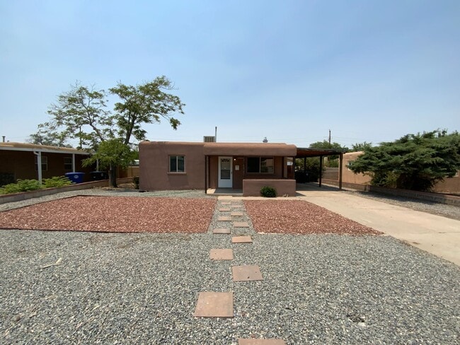 property at 2721 Aliso Dr NE