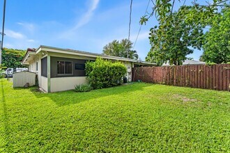 2953 NE 2nd Ave in Boca Raton, FL - Foto de edificio - Building Photo