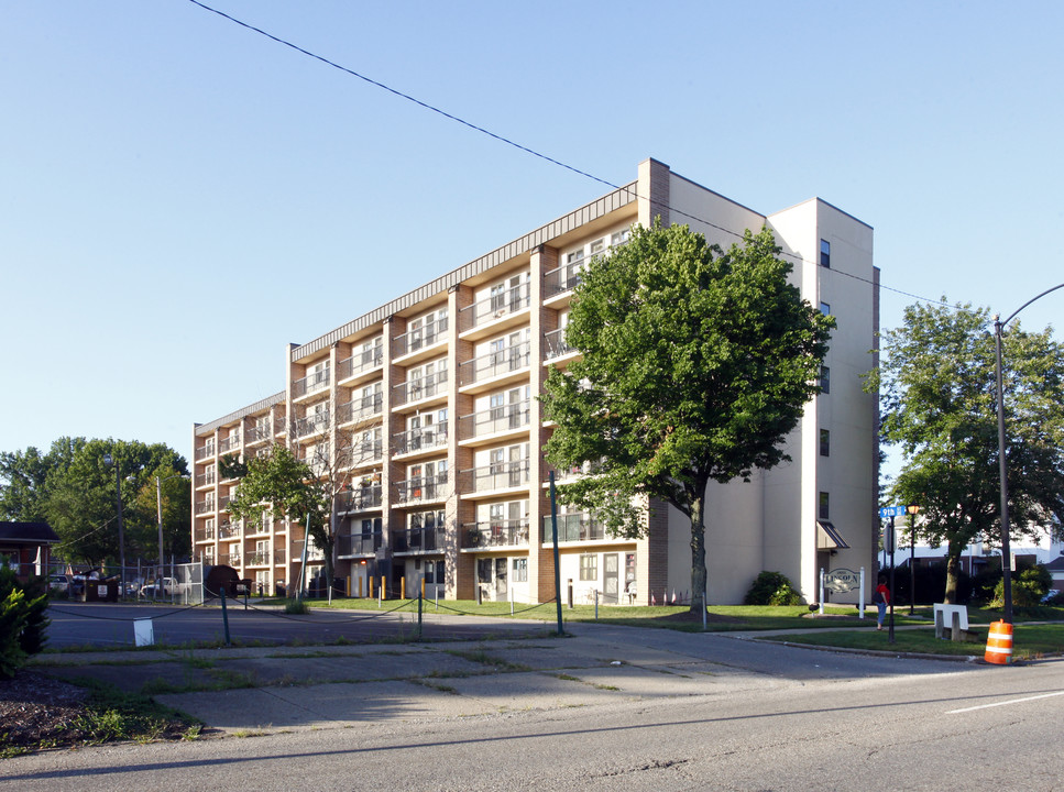 Lincoln Apartments in Massillon, OH - Building Photo