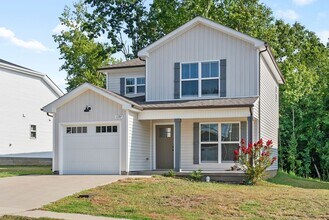 1197 Cottonwood Dr in Clarksville, TN - Building Photo - Building Photo