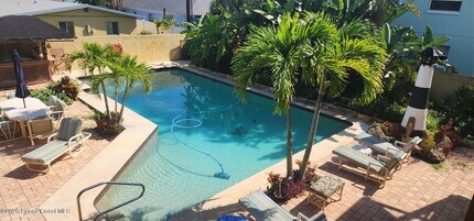 202 Pierce Ave in Cape Canaveral, FL - Building Photo - Building Photo