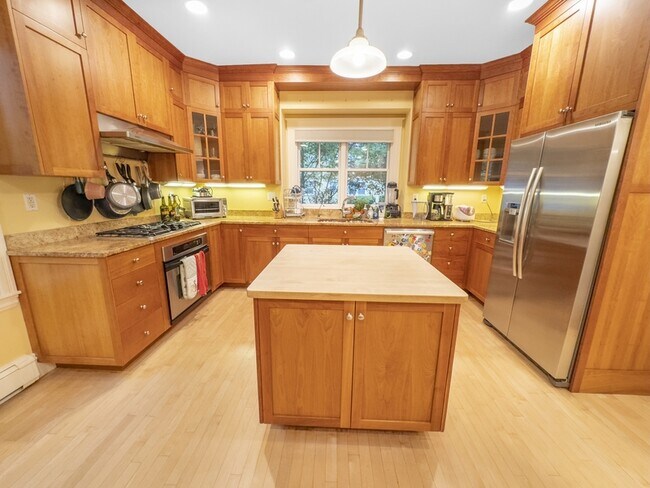 property at 39 Oak Ave