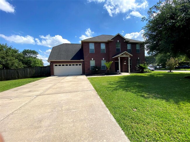 12122 Ross Rd in Houston, TX - Foto de edificio - Building Photo