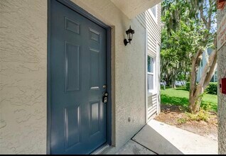 7246 E Bank Dr, Unit Water front condo in Tampa, FL - Building Photo - Building Photo