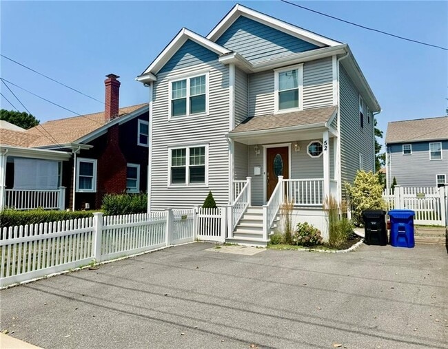 52 Bedlow Ave in Newport, RI - Building Photo - Building Photo