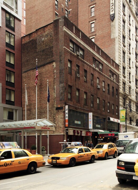 51-55 W 35th St in New York, NY - Building Photo