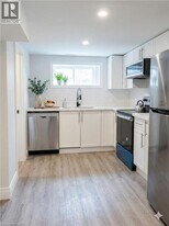 333 E 28th St in Hamilton, ON - Building Photo