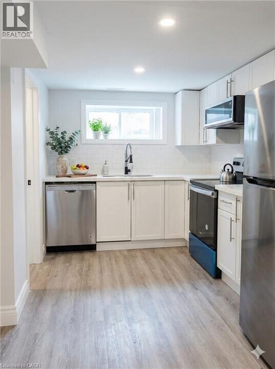 333 E 28th St in Hamilton, ON - Building Photo