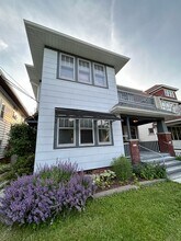 1933 N Cambridge Ave, Unit 1933 in Milwaukee, WI - Building Photo - Building Photo