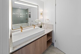 121 NE 5th St in Miami, FL - Building Photo - Building Photo