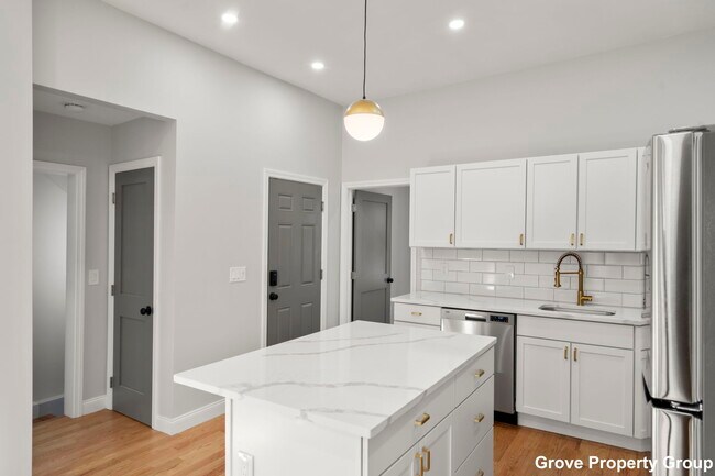 531 E 5th St, Unit 1 in Boston, MA - Foto de edificio - Building Photo