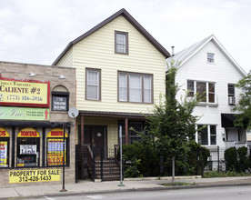 2552 W Armitage Ave in Chicago, IL - Foto de edificio - Building Photo