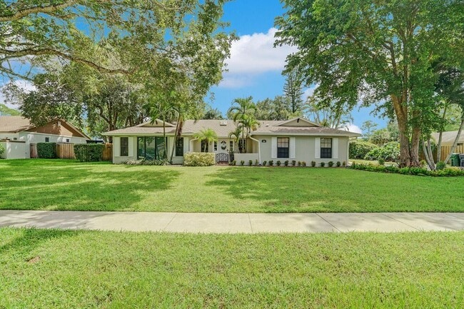166 Old Country Rd S in Wellington, FL - Building Photo - Building Photo