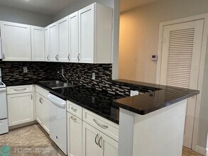 5700 NE 22nd Way in Fort Lauderdale, FL - Building Photo - Building Photo